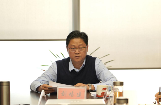 1230新聞稿-駐馬店市產(chǎn)業(yè)投資集團(tuán)有限公司召開(kāi)學(xué)習(xí)貫徹落實(shí)黨的十九屆六中全會(huì)精神專(zhuān)題宣講報(bào)告會(huì)(2)412.png
