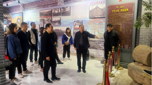 市文旅公司3月份新聞稿（一），?；⑸? 一路同行--駐馬店市文化旅游發(fā)展有限公司開展團建活動124.png