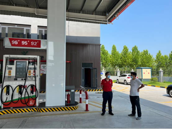 7.14市產(chǎn)業(yè)集團(tuán)黨委書記、董事長劉培建深入子公司檢查疫情防控工作614.png